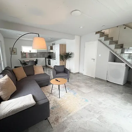 Hugos Design House - Ruhig & Modern *