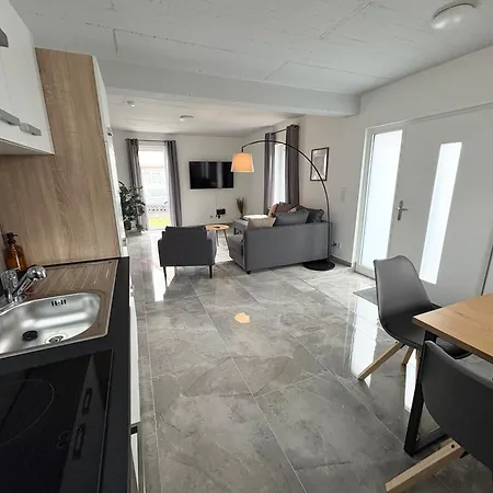 Hugos Design House - Ruhig & Modern *