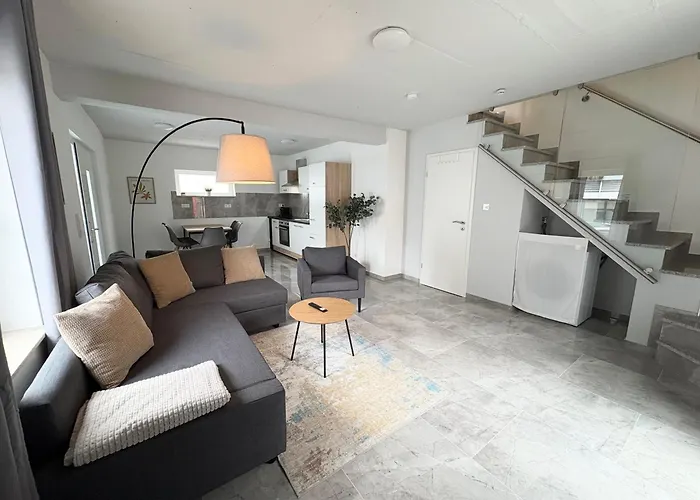 Hugos Design House - Ruhig & Modern *